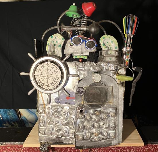 Machine à remonter le temps, avec gouvernail, thermomètres, fouets, casque et lunettes d'aviateur