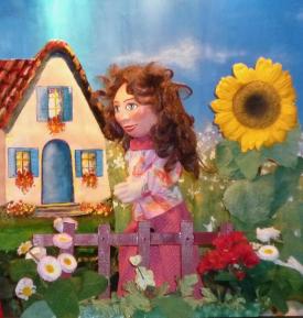 Maman de Boucle d'or devant une maison et un jardin