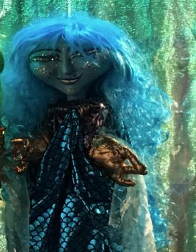 Sirène bleue sur fond de mer vert