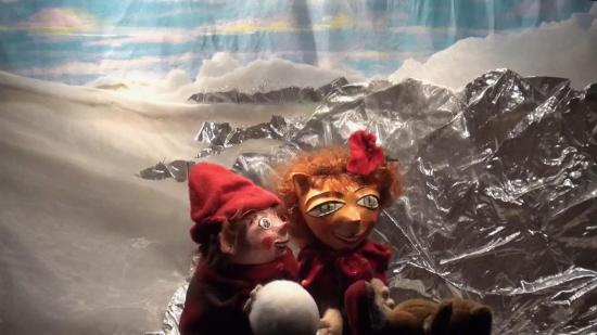 Tom et Hermeline devant une plaine neigeuse et les Rochers d'Argent