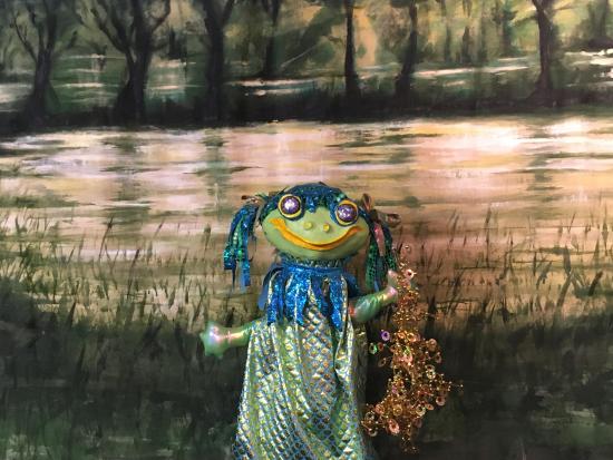 Gargouille des étangs devant son marais