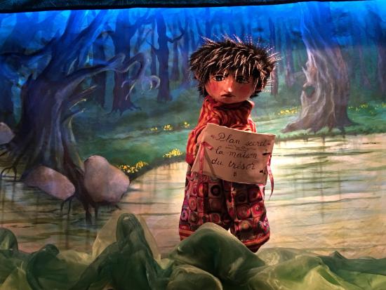 Tibougon Ronchon devant la rivière, avec le plan du trésor