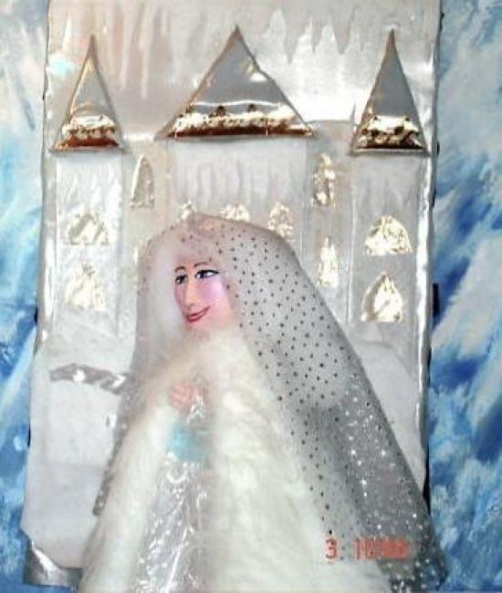 Fée des neiges devant son château blanc