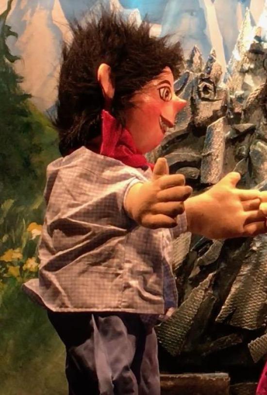 Léon de profil, sans bosse