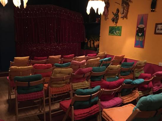 Salle de spectacle vide vue de côté