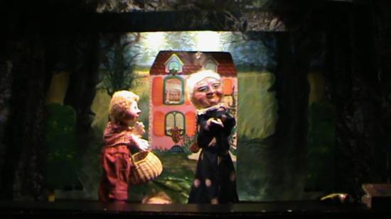 Ptilou avec un panier, Grand-Mère