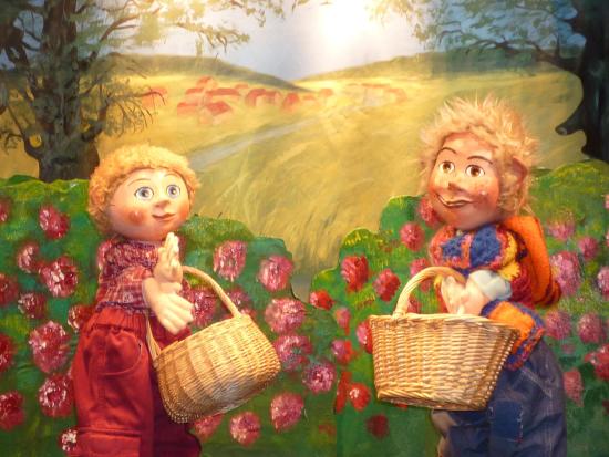 Ptilou et Grand-Toine dans la campagne avec leurs paniers