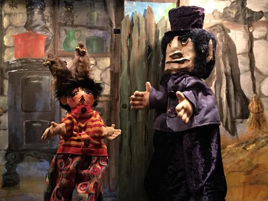 Tibougon avec Tchoupinok dans une cuisine