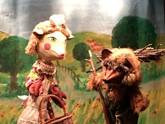 Babette avec Pépé Renard sur un chemin de campagne