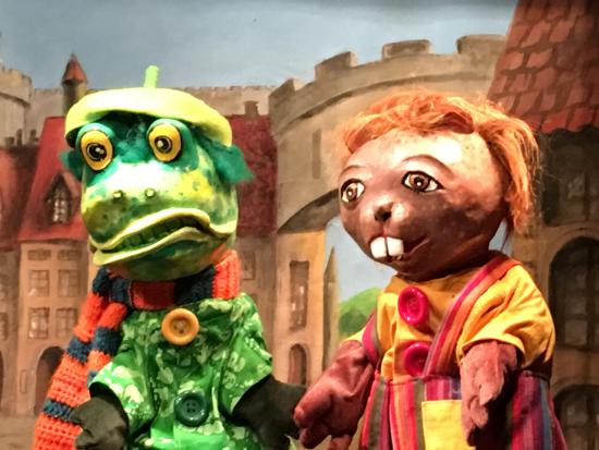 Crapouillard et Nestor sur la place du bourg de Tronches-Terreurs