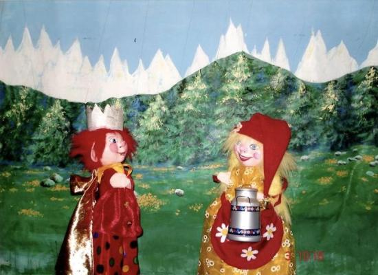 Ptit-Roi et Paquerette sur la pâturage aux boutons d'or