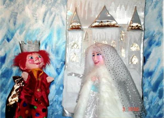 P'ti-Roi et Fée des neiges devant un château blanc