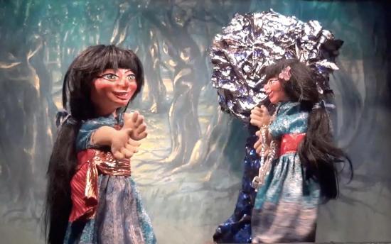 Perle d'Or et Fleurétoile dans la forêt bleue, près de l'arbre bleu et argenté du dragon