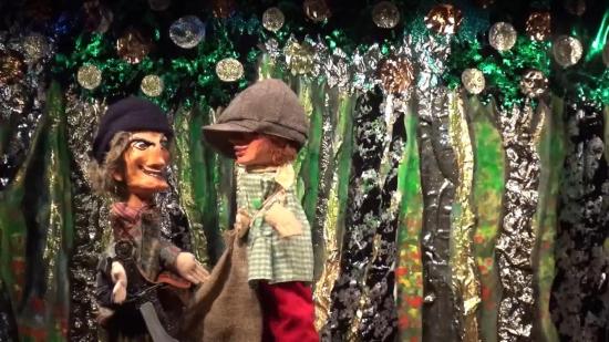 Un brigand et un guérisseur dans la forêt aux fruits d'or