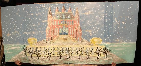 Château rose avec parc sous la neige